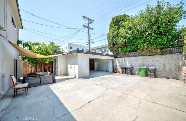 645 N Gramercy Pl, Los Angeles, CA 90004 - view of garage