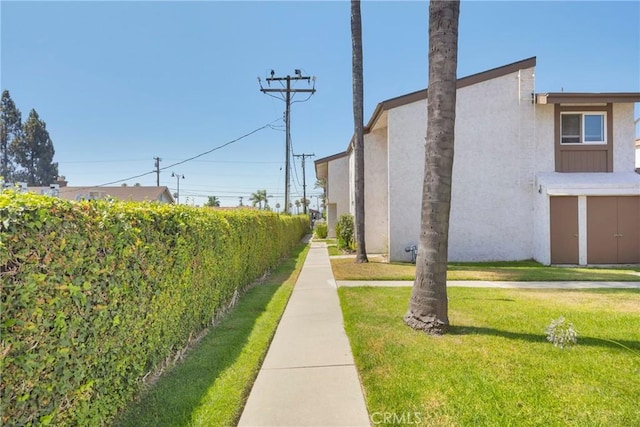 1047 E Huntington Dr Unit D, Monrovia, CA 91016 - surrounding community featuring a lawn