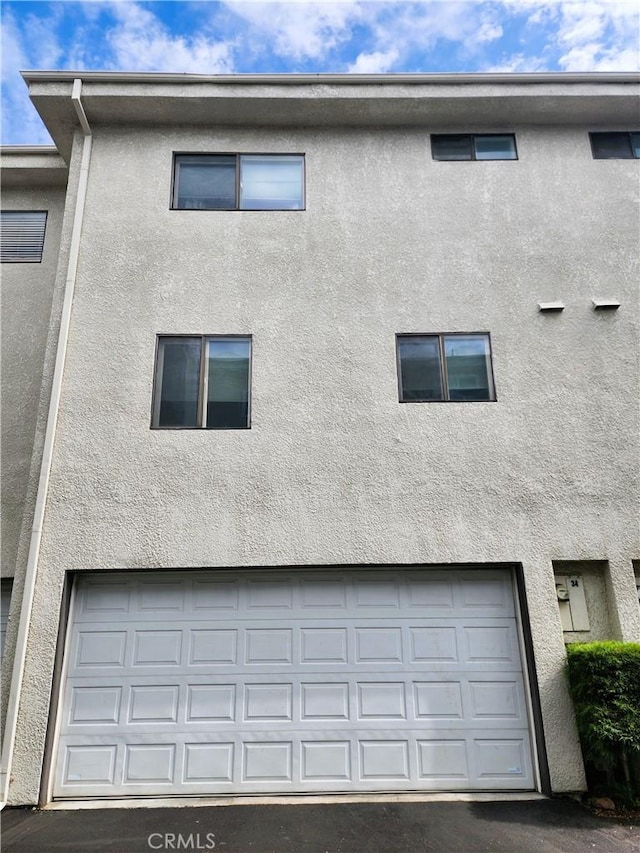 10201 Mason Ave Unit 34, Chatsworth, CA 91311 - back of property featuring stucco siding and a garage