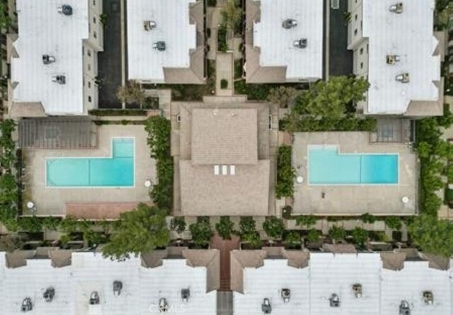 10201 Mason Ave Unit 34, Chatsworth, CA 91311 - bird's eye view of a pool