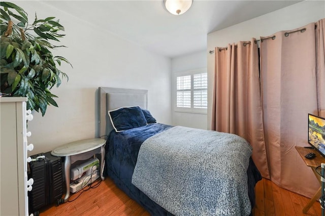 430 E 104th St, Los Angeles, CA 90003 - bedroom with light wood-type flooring