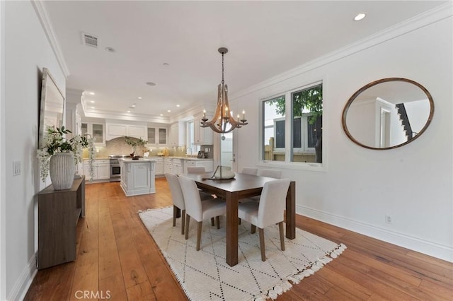 3201 4th Ave, Corona Del Mar, CA 92625 - dining area featuring a chandelier, light wood-style floors, crown molding, and recessed lighting