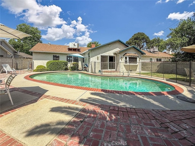 10424 Gloria Ave, Granada Hills, CA 91344 - view of pool with a patio area