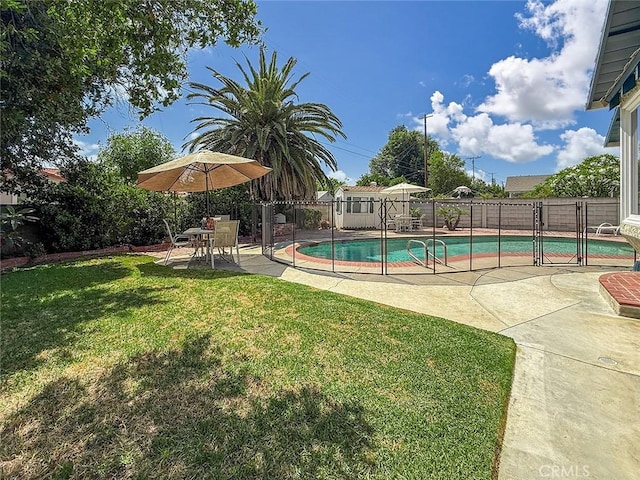 10424 Gloria Ave, Granada Hills, CA 91344 - view of swimming pool featuring a fenced backyard and a patio area