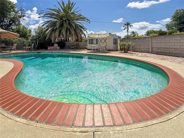 10424 Gloria Ave, Granada Hills, CA 91344 - view of swimming pool with a fenced backyard and a patio