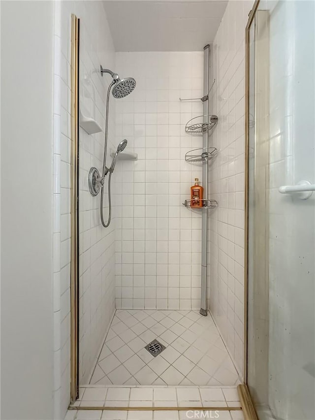 10424 Gloria Ave, Granada Hills, CA 91344 - full bathroom featuring a stall shower