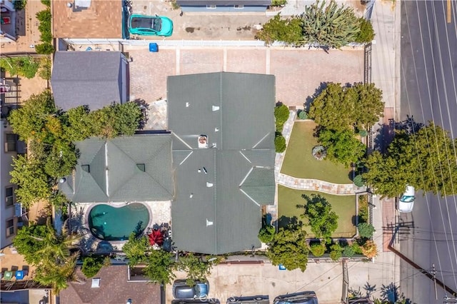 7549 Variel Ave, Canoga Park, CA 91303 - bird's eye view of a pool