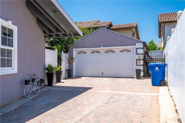7549 Variel Ave, Canoga Park, CA 91303 - garage with driveway