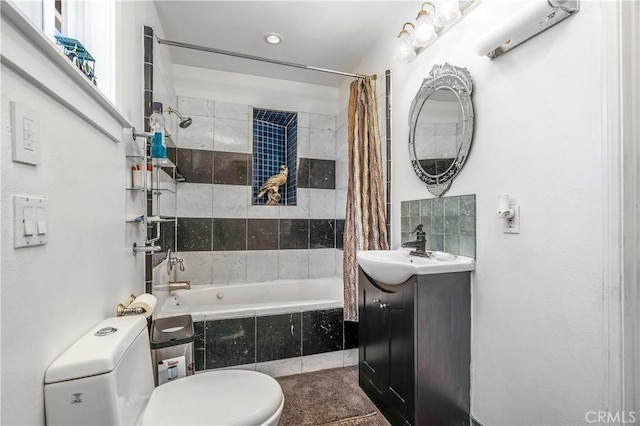 7549 Variel Ave, Canoga Park, CA 91303 - full bathroom with tiled shower / bath and vanity