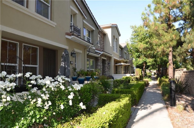 15723 Parkhouse Dr Unit 40, Fontana, CA 92336 - photo 2