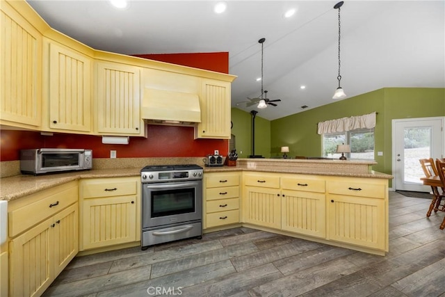 5935 Monte Vista Rd, Phelan, CA 92371 - kitchen featuring stainless steel range oven, premium range hood, cream cabinets, vaulted ceiling, and recessed lighting