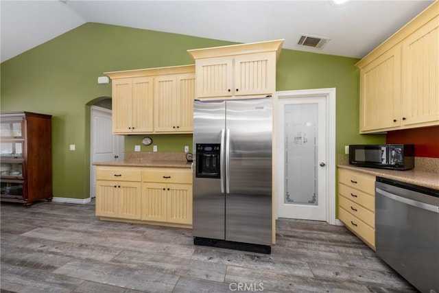 5935 Monte Vista Rd, Phelan, CA 92371 - kitchen featuring stainless steel appliances, lofted ceiling, light wood-style floors, light brown cabinets, and light countertops