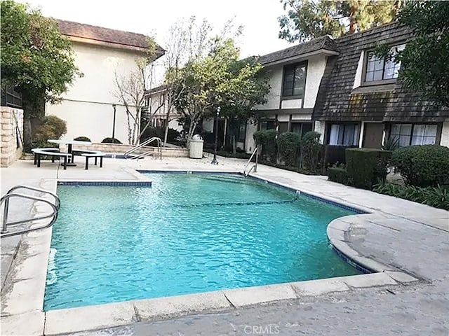 18560 Vanowen St Unit 27, Reseda, CA 91335 - community pool featuring a patio