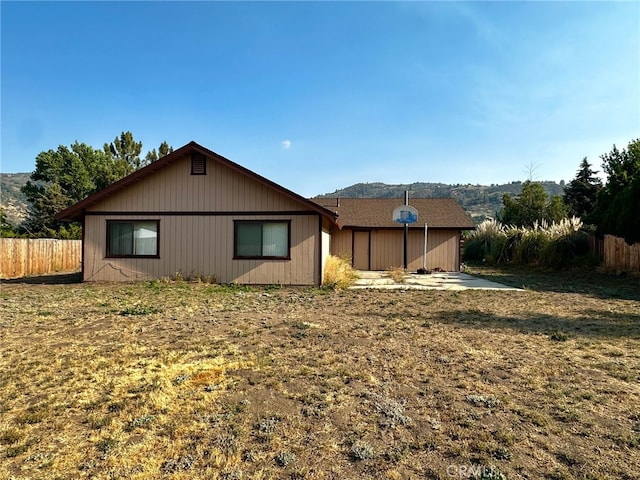 30001 Caddy Ln, Tehachapi, CA 93561 - rear view of house featuring a mountain view