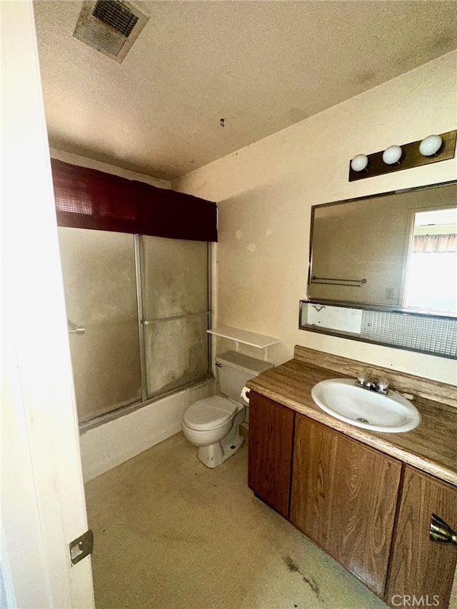30001 Caddy Ln, Tehachapi, CA 93561 - full bath with vanity, a textured ceiling, and enclosed tub / shower combo