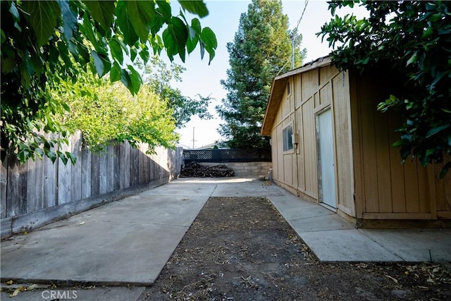 906 E 22nd St, Merced, CA 95340 - fenced backyard with a patio