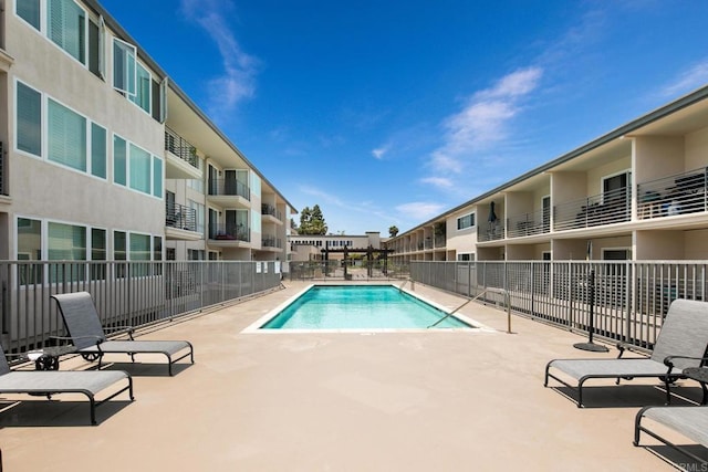 1021 Scott St Unit 130, Point Loma, CA 92106 - community pool with a patio