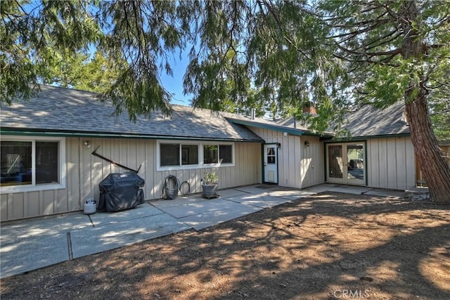 292 Heliotrope Dr, Lake Arrowhead, CA 92352 - rear view of property featuring a patio and roof with shingles