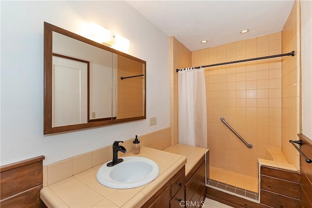 292 Heliotrope Dr, Lake Arrowhead, CA 92352 - bathroom featuring vanity, tiled shower, and recessed lighting