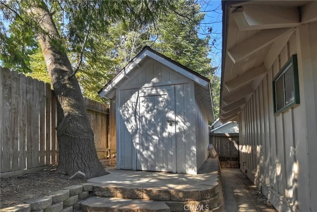 292 Heliotrope Dr, Lake Arrowhead, CA 92352 - view of shed featuring a fenced backyard