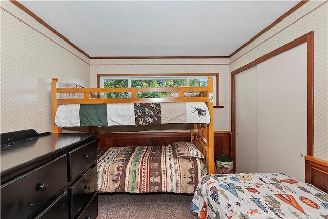 292 Heliotrope Dr, Lake Arrowhead, CA 92352 - bedroom featuring ornamental molding, wallpapered walls, carpet flooring, and a closet