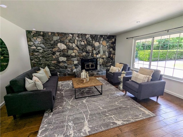 1785 Durham Dayton, Durham, CA 95938 - living room featuring hardwood / wood-style flooring and baseboards