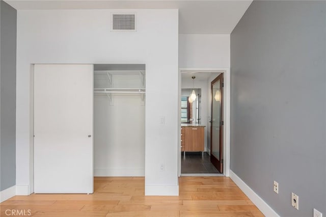 460 S Spring St Unit 1013, Los Angeles, CA 90013 - unfurnished bedroom with a closet and light wood-style floors