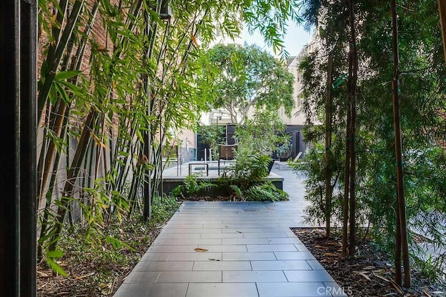 460 S Spring St Unit 1013, Los Angeles, CA 90013 - surrounding community featuring a deck