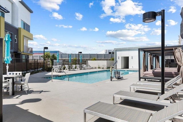 314 El Cajon Blvd, El Cajon, CA 92020 - community pool with a patio