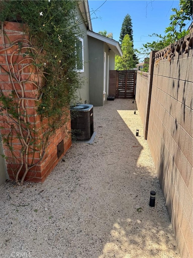 1319 E Monroe Ave, Orange, CA 92867 - view of yard