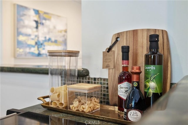 555 Esplanade Unit 320, Redondo Beach, CA 90277 - detailed view of tasteful backsplash