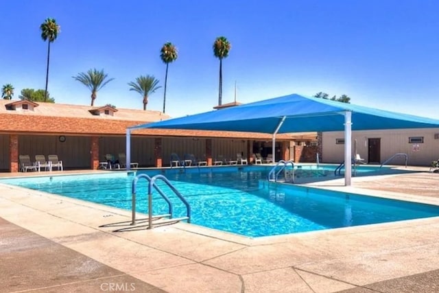 28957 Glen Oaks Dr, Menifee, CA 92586 - community pool with a patio