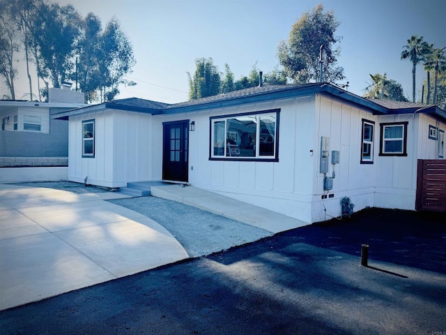 7118 Stanford Ave, La Mesa, CA 91942 - ranch-style home with board and batten siding