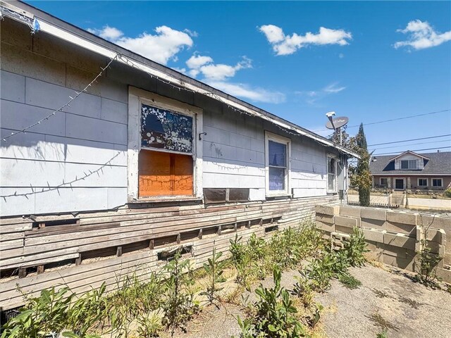 4316 Dozier St, Los Angeles, CA 90022 - view of side of property
