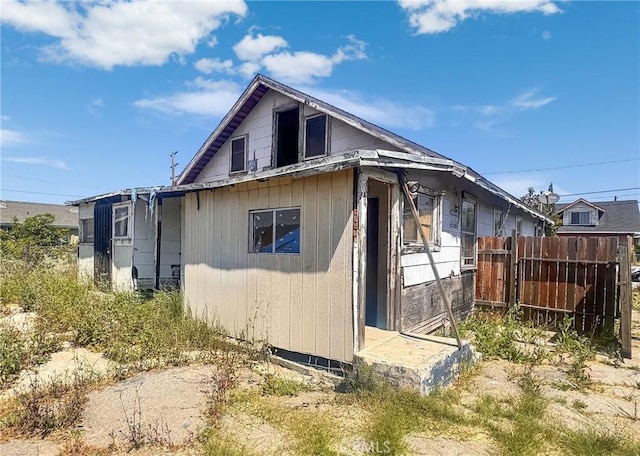 4316 Dozier St, Los Angeles, CA 90022 - view of side of property
