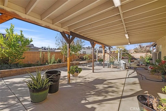 43939 Glenraven Rd, Lancaster, CA 93535 - fenced backyard with a patio area