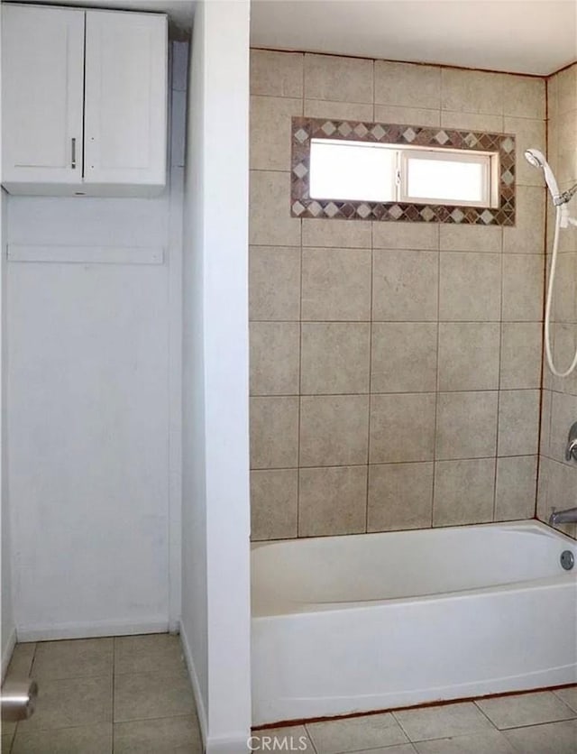 16226 Pine St, Hesperia, CA 92345 - full bath with tile patterned floors and shower / washtub combination