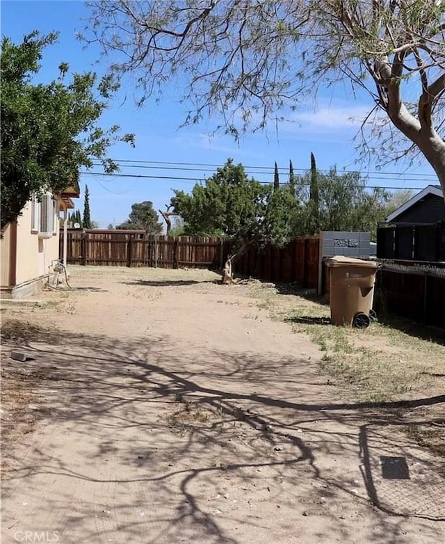 16226 Pine St, Hesperia, CA 92345 - view of yard