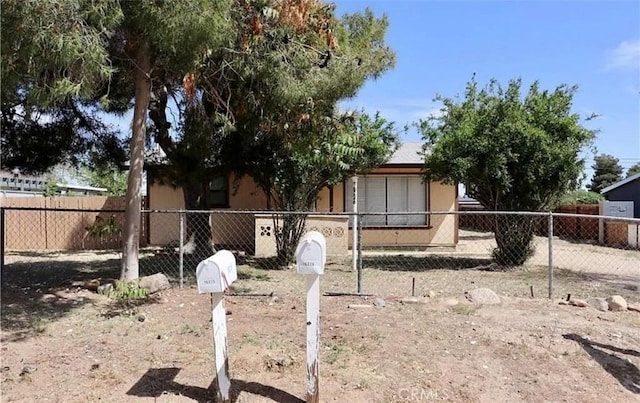 16226 Pine St, Hesperia, CA 92345 - view of fenced front yard