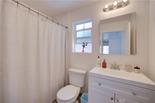 5926 Gran Paseo Way, Atascadero, CA 93422 - bathroom featuring vanity and curtained shower