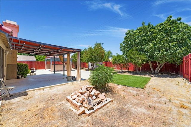 41384 Collegian Way, Hemet, CA 92544 - fenced backyard with a patio area
