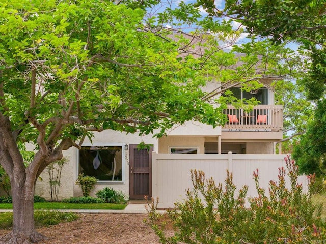 2005 Countrywood Ct, Encinitas, CA 92024 - view of front of home with a balcony and stucco siding