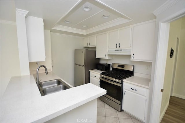 16377 Lakeshore Dr Unit 4D, Lake Elsinore, CA 92530 - kitchen featuring gas range, under cabinet range hood, black microwave, freestanding refrigerator, and a tray ceiling