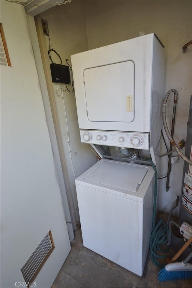 16377 Lakeshore Dr Unit 4D, Lake Elsinore, CA 92530 - washroom featuring estacked washer and dryer