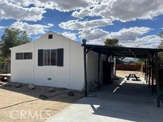 62026 Grand View Cir, Joshua Tree, CA 92252 - view of outdoor structure featuring concrete driveway and a carport