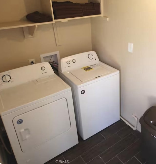 62026 Grand View Cir, Joshua Tree, CA 92252 - laundry room featuring independent washer and dryer