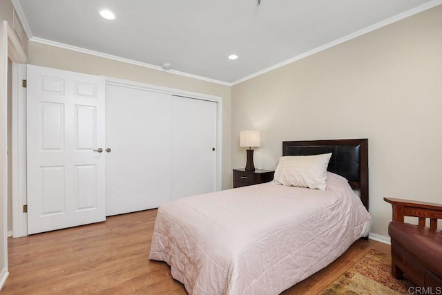 1560 Circa Del Lago Unit D204, San Marcos, CA 92078 - bedroom featuring wood finished floors, crown molding, recessed lighting, and a closet