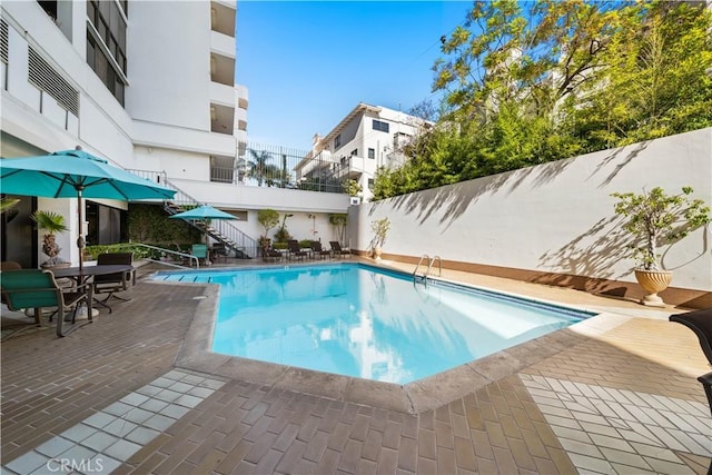 10660 Wilshire Blvd Unit 609, Los Angeles, CA 90024 - view of pool featuring a patio area