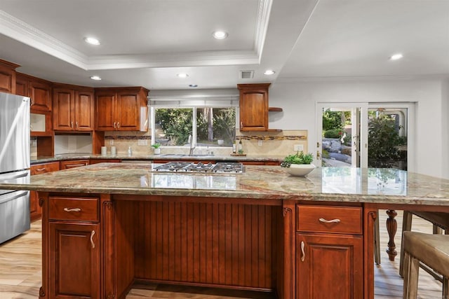 15696 Oakstand Rd, Poway, CA 92064 - kitchen featuring stainless steel appliances, a tray ceiling, crown molding, recessed lighting, and tasteful backsplash