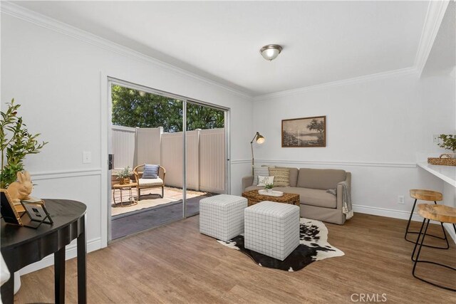 34 Carmel Ct, Laguna Beach, CA 92651 - sitting room with crown molding and wood finished floors
